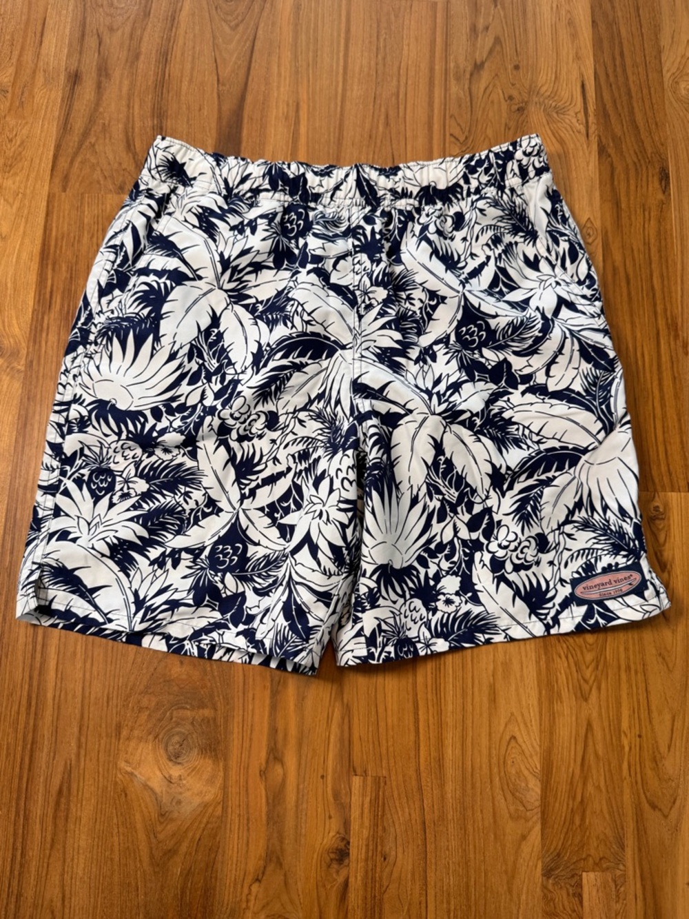 Vineyard Vines Swim Trunks Boys Large 16 Navy and White Tropical Leaf Pattern